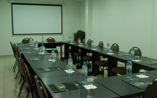 Ellus Hotel
