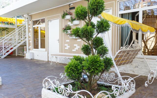 LaMare (LaMare) on Komsomolskaya street 4