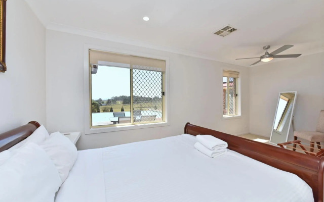 Noble Willow Estate Lovedale. Super Spacious, with views and pool