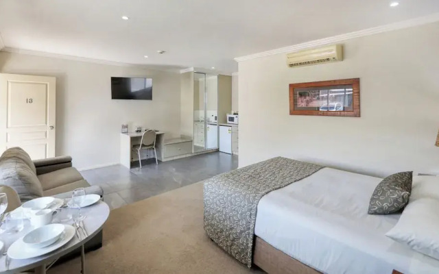 Saltbush Motor Inn