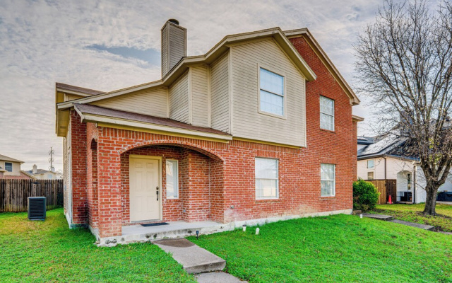 Pet Friendly! Renovated Arlington Home Near At&t