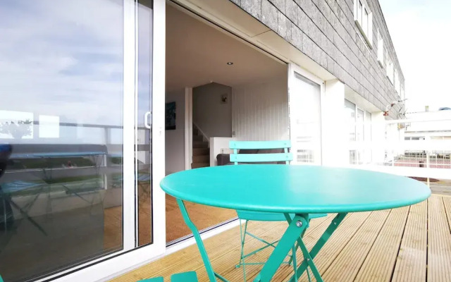 87 Marineside Beach Side Property With Stunning sea Views