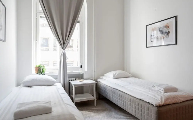 Historical 3BR Downtown Apartment with Sauna