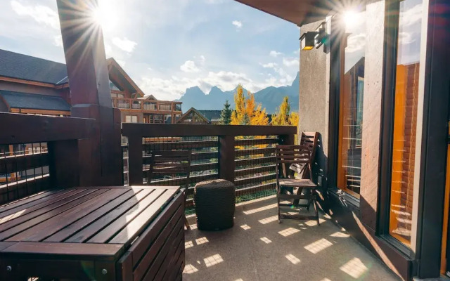 Rundle Cliffs Lodge by Canmore Premier
