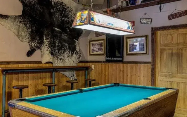 HiWay 40 Grill and Lodge