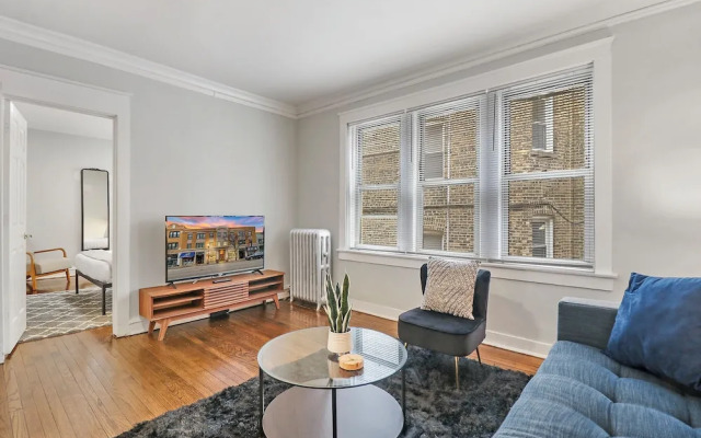 1BR Homey Pad - Lincoln 205