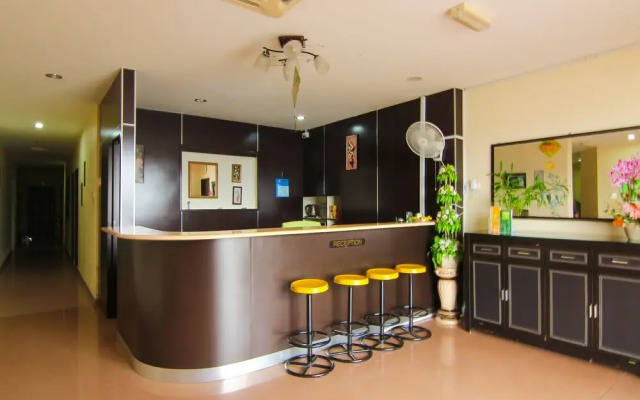 OYO 43962 Ezzy In Hotel