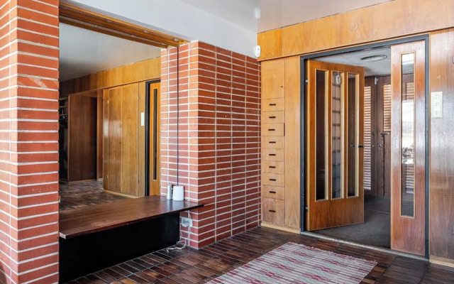Lakefront House with 5 BR and Sauna