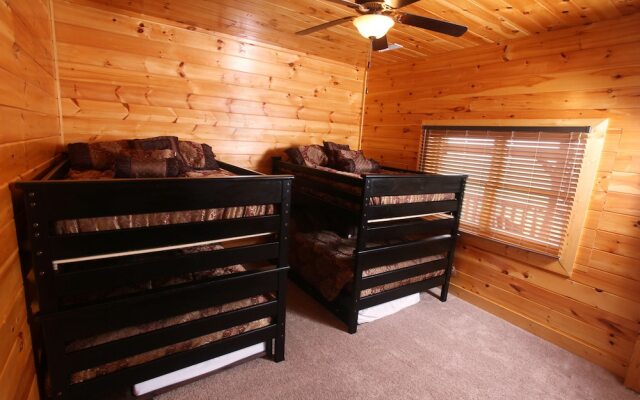 Serenity Mountain Pool Lodge - Nine Bedroom Cabin