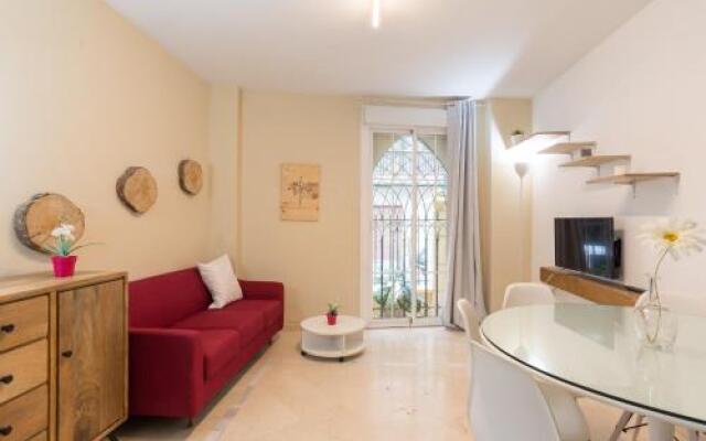 Gr0-Quiet Apartment, Private Backyard, Walk To Old Town