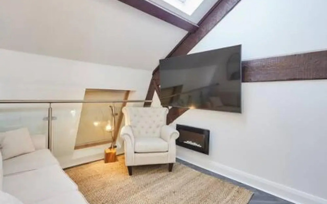 Host Stay Queen Square Hideaway