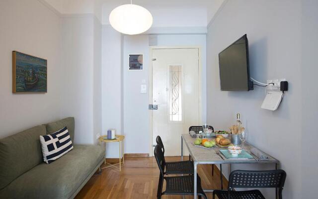 Attractive Flat Near the Acropolis Museum & Metro Station - 2 Bdrm - 4 Adults (Adults only)