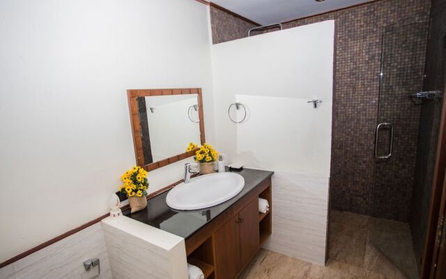 Sirinthara Villa 4 bed pool Nai Harn