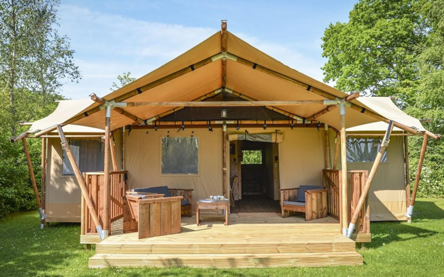 Comfortable tent lodge near the Loonse and Drunense Duinen