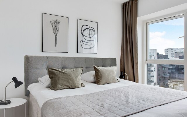 Sanders Arena - Chic 3-bdr Apt Close to Metro