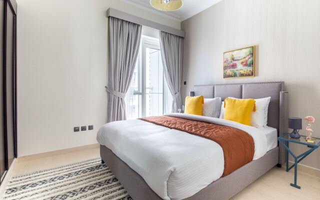 Luxuriously Elegant 2BR Apartment in Downtown Dubai