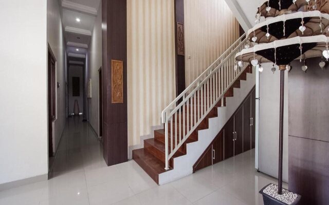 OYO 3935 Artha Ambarukmo Exclusive