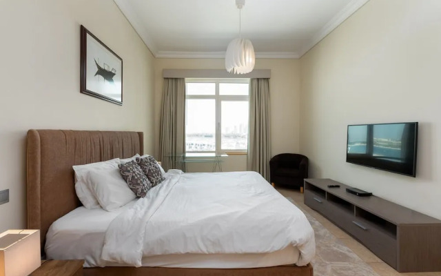 Palm Living 2BR Maid w Pool Beach Access