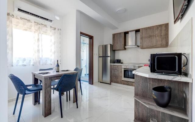 Modern 1BR Apartment Steps From the Promenade