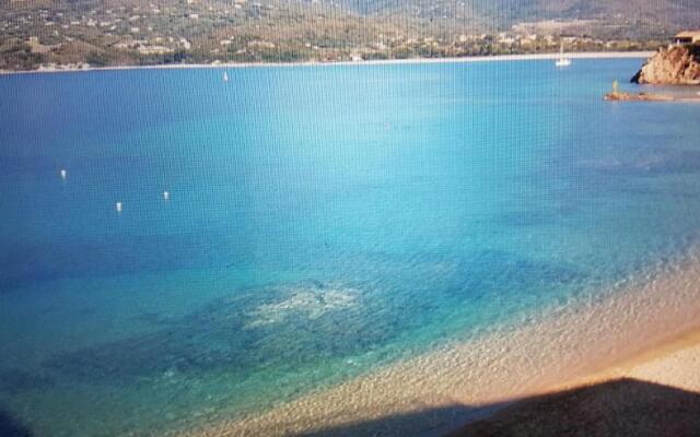 appartement T3 terrasse vue mer pieds dans l eau