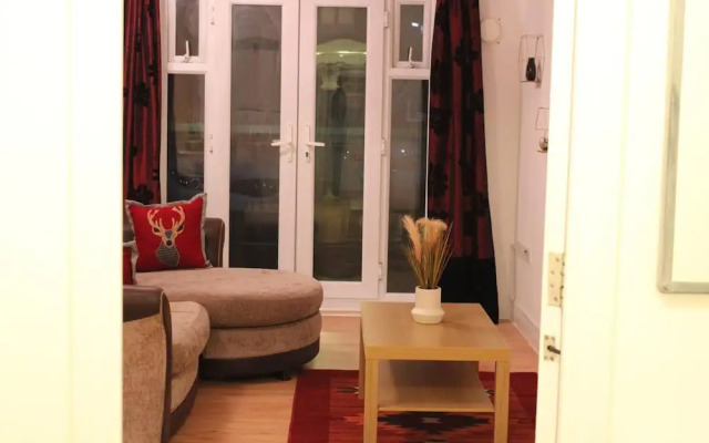 Impeccable Spacious 1-bed Apart in London Dagenham