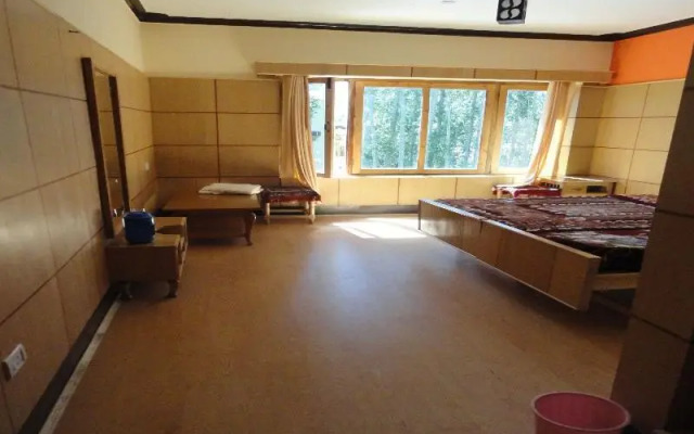 Hotel Nirvana Palace