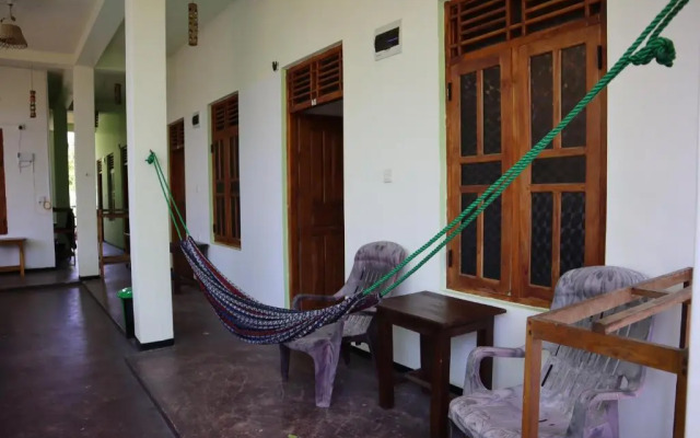Dragonfly Inn Arugambay