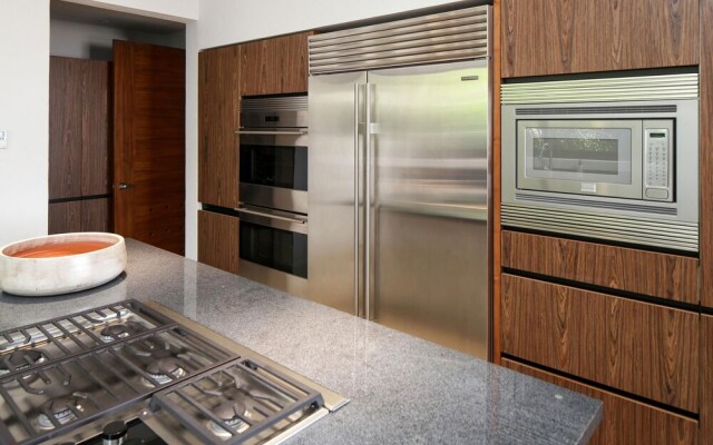 Sunny Vacation Villa 69