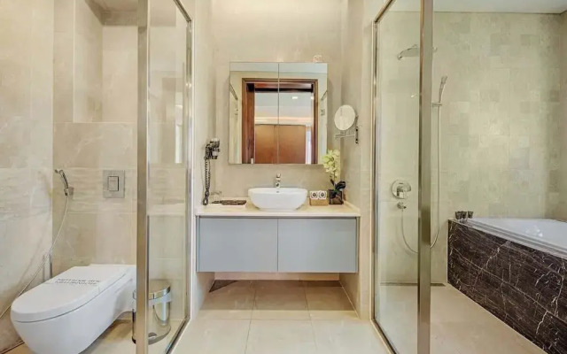 Luxe 6BR Beachfront Villa: Group Getaway Haven