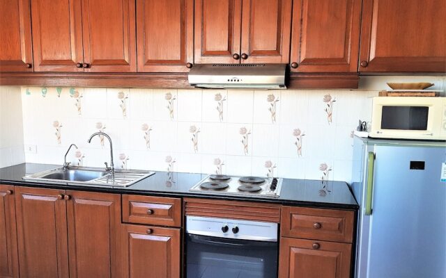 Fantastic 2 bed With Huge Balcony & sea Views