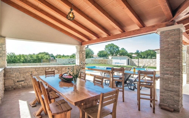 Stunning Home in Valtura With Jacuzzi, Wifi and 4 Bedrooms