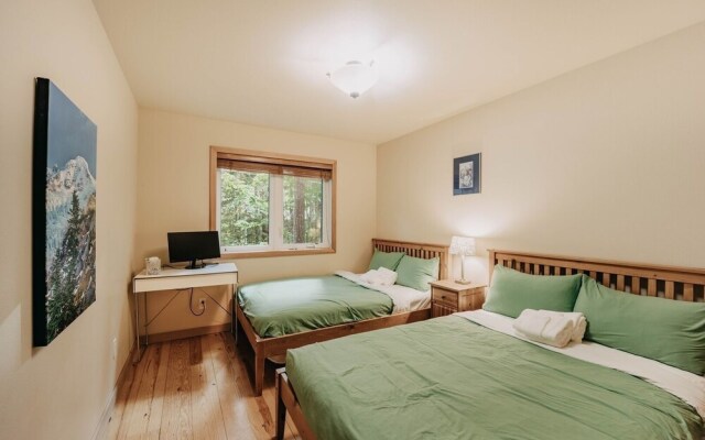 40gs â Wifi - W/d â Hot Tub - Sleeps 8 3 Bedroom Cabin by RedAwning