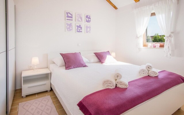 Beautiful Home in Sveti Vid With Wifi and 2 Bedrooms