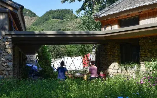 Shoulv Hanshe Bolv Mantang Courtyard