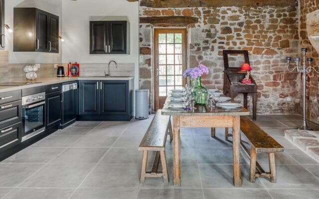 Peaceful Holiday Home in Teillots with Private Pool