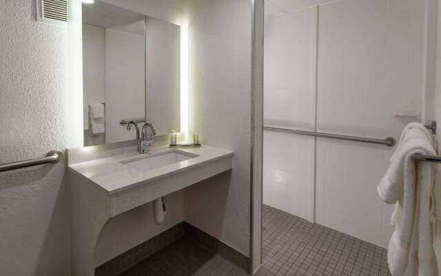 Baymont by Wyndham White Plains - Elmsford