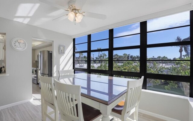 Ideal Beachfront Condo With Pool and two Balconies