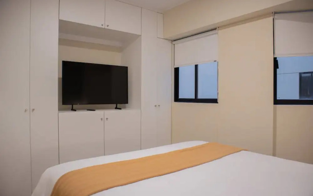 w Modern 2BR w Scenic Balcony Close to Kennedy Park