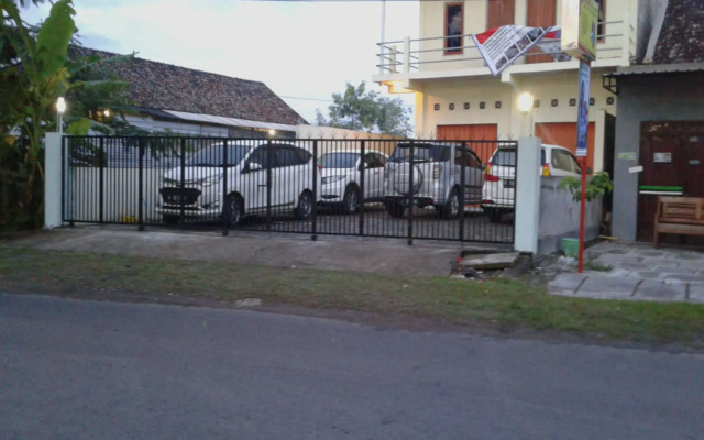 Rumah Singgah Peziarah Ganjuran by ZUZU