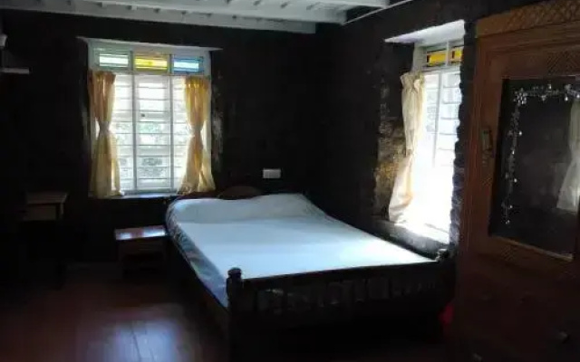 Canary Woods Hotels