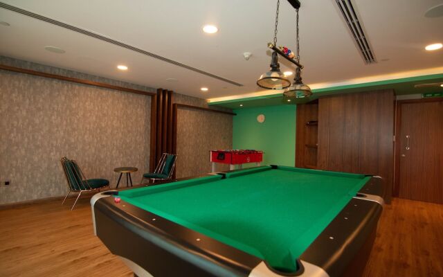 Lux BnB I X1 Tower I Golf Course & Sea Views