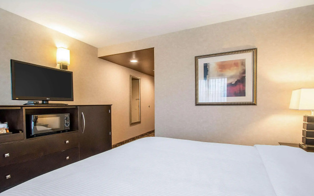 Clarion Inn Elmhurst - Oak Brook near I-88, I-290, I-294