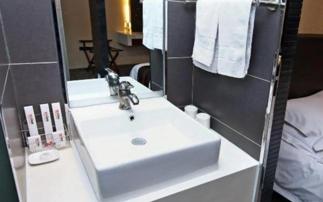 123 Jiman Chain Hotel (Shanghai Daning International Wuwei East Road Subway Station Branch)