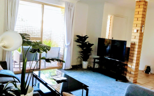 Camelias Boutique Cottage in Dianella – Guest Rooms – Perth