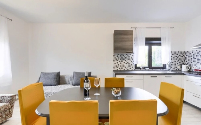 Edi - Amazing Location by the sea - A4
