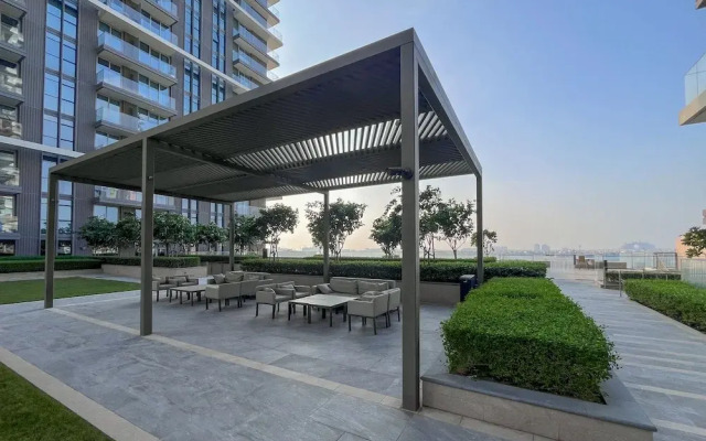 Modern 2BR w Direct Beach Access, Emaar Beachfront
