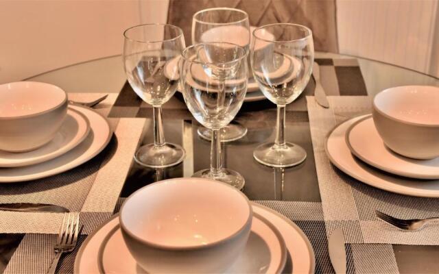 Exec 2Bed 2Bath Serviced Apartment Balcony Parking