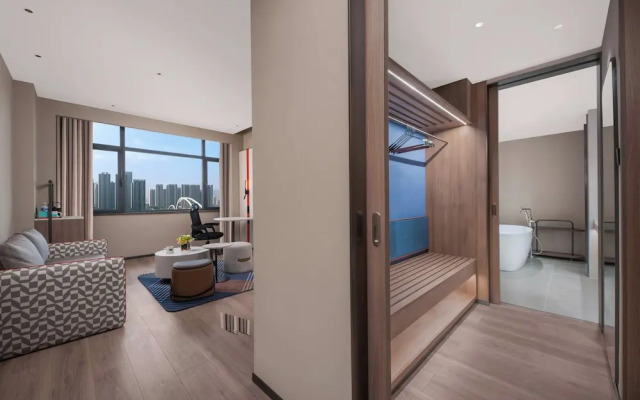 Holiday Inn Express Qingdao City Balcony by IHG