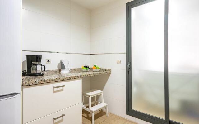 Large Terrace Apartment and near the Pool Ref 38