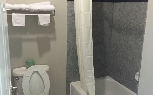 Camelot Inn & Suites Veterans Memorial NW Houston